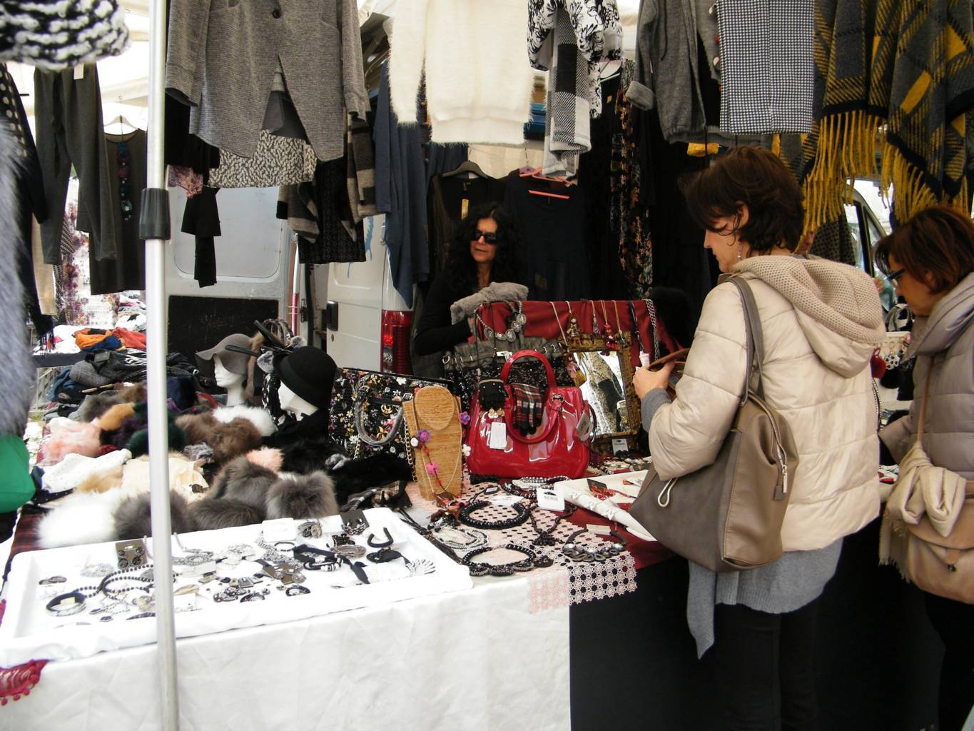 Franca Nalli – Abbigliamento Ed Accessori Donna… Là Dove La Fantasia Non Ha Limiti.